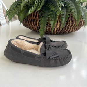 UGG Dakota Shearling Slippers Rubber sole Grey Suede Ribbon Bow Sz 5 Prac Mint